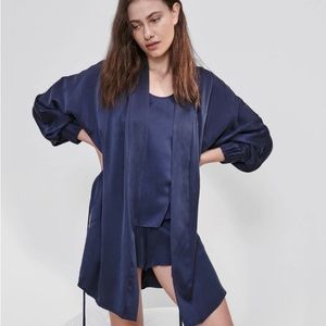 Lunya Washable Silk Robe in Navy | Size XS/S Rarely Used